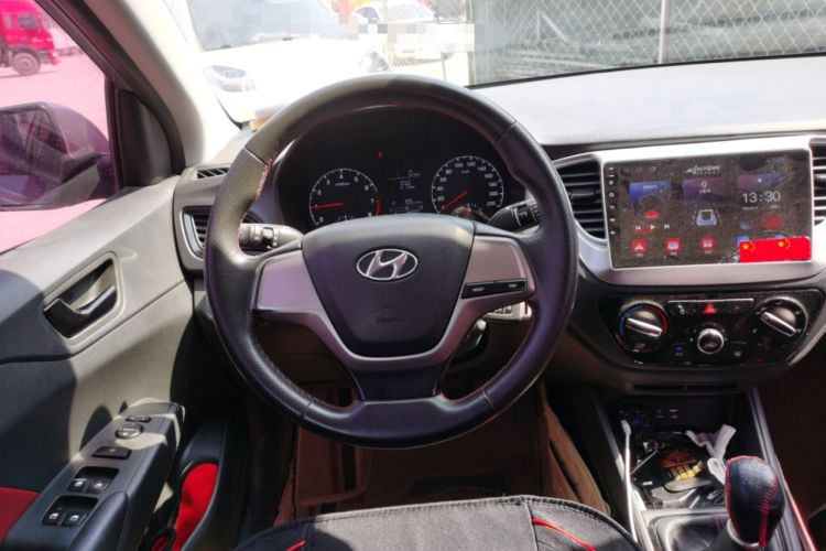 Used Hyundai Verna (new generation) 2016 1.4L Manual Cool Edition GLS Steering Wheel
