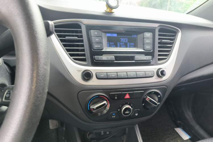 Used Hyundai Verna (new generation) 2016 1.4L Automatic Cool Edition GLS Audio And AC Panel