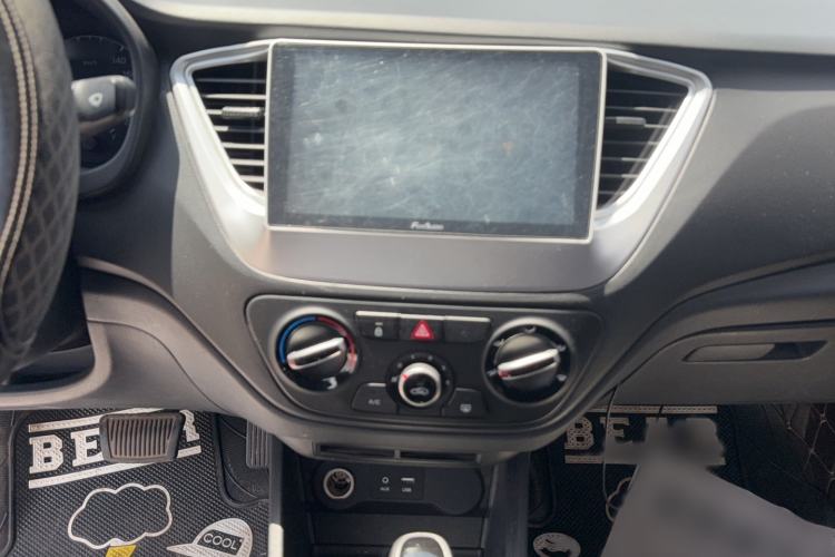 Used Hyundai Verna (new generation) 2016 1.4L Automatic Cool Edition GLS Audio And AC Panel