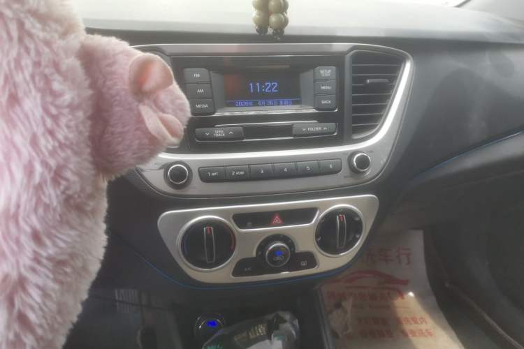 Used Hyundai Verna (new generation) 2016 1.4L Manual Cool Edition GLS Audio And AC Panel