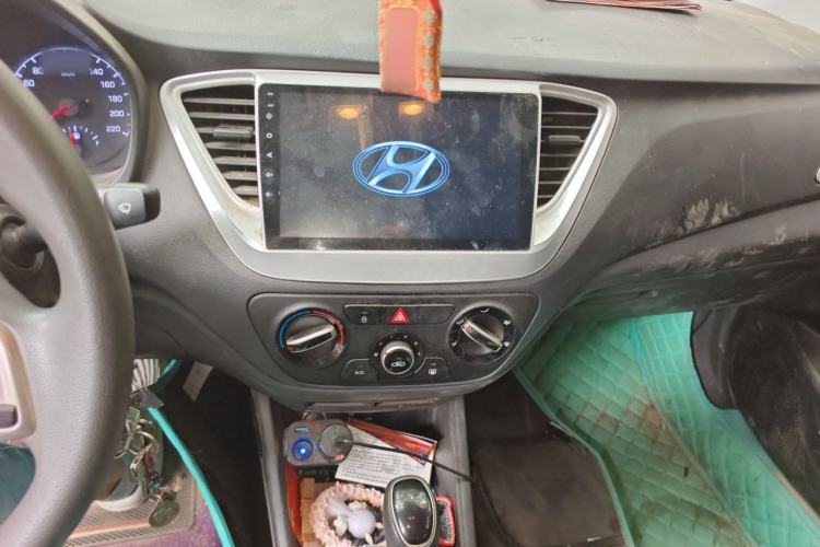 Used Hyundai Verna (new generation) 2016 1.4L Automatic Cool Edition GLS Audio And AC Panel