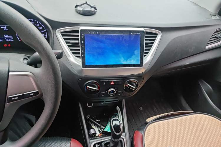 Used Hyundai Verna (new generation) 2016 1.4L Automatic Cool Edition GLS Audio And AC Panel