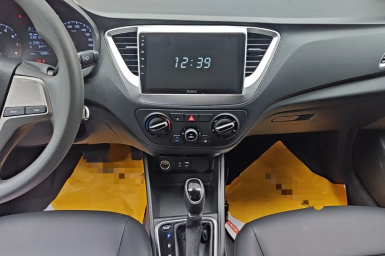 Used Hyundai Verna (new generation) 2016 1.4L Automatic Cool Edition GLS Audio And AC Panel