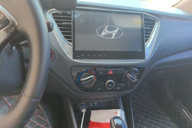 Used Hyundai Verna (new generation) 2016 1.4L Automatic Cool Edition GLS Audio And AC Panel