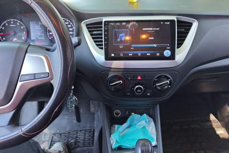 Used Hyundai Verna (new generation) 2016 1.4L Manual Cool Edition GLS Audio And AC Panel