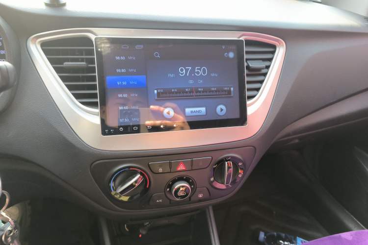 Used Hyundai Verna (new generation) 2016 1.4L Automatic Cool Edition GLS Audio And AC Panel