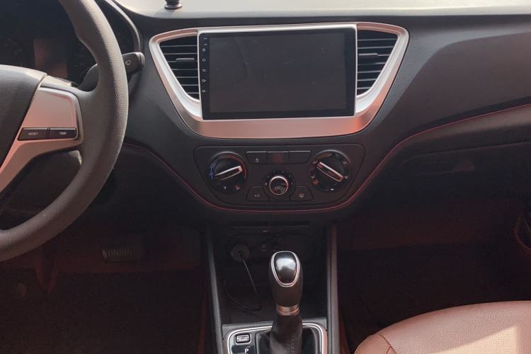 Used Hyundai Verna (new generation) 2016 1.4L Automatic Cool Edition GLS Audio And AC Panel