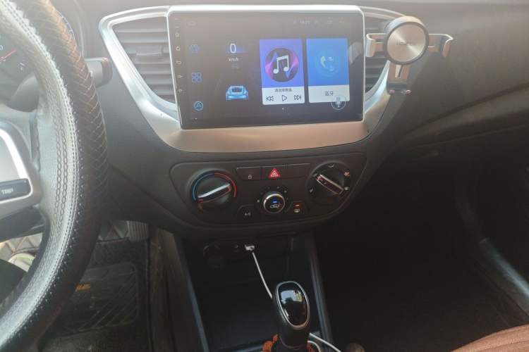 Used Hyundai Verna (new generation) 2016 1.4L Automatic Cool Edition GLS Audio And AC Panel