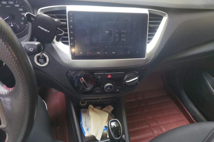Used Hyundai Verna (new generation) 2016 1.4L Automatic Cool Edition GLS Audio And AC Panel