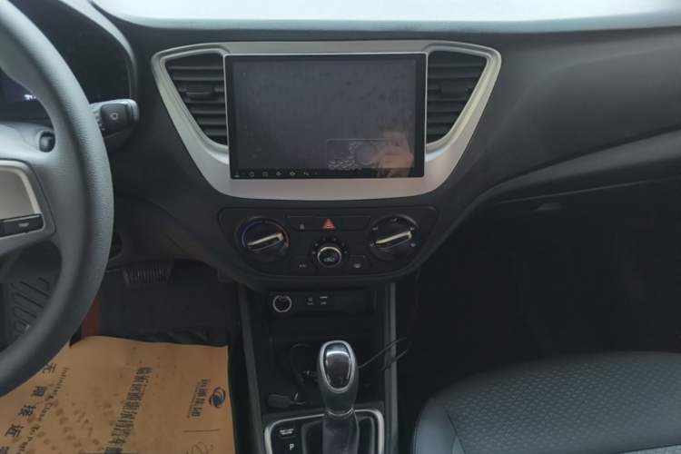 Used Hyundai Verna (new generation) 2016 1.4L Automatic Cool Edition GLS Audio And AC Panel