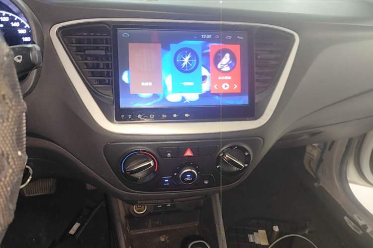 Used Hyundai Verna (new generation) 2016 1.4L Automatic Cool Edition GLS Audio And AC Panel
