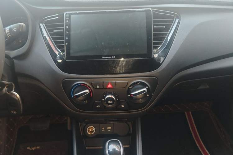 Used Hyundai Verna (new generation) 2016 1.4L Automatic Cool Edition GLS Audio And AC Panel