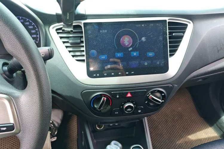 Used Hyundai Verna (new generation) 2016 1.4L Automatic Cool Edition GLS Audio And AC Panel