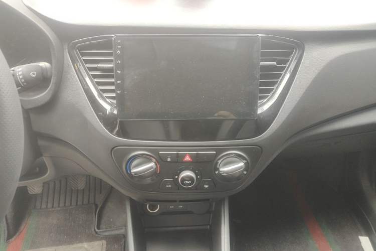 Used Hyundai Verna (new generation) 2016 1.4L Manual Cool Edition GLS Audio And AC Panel