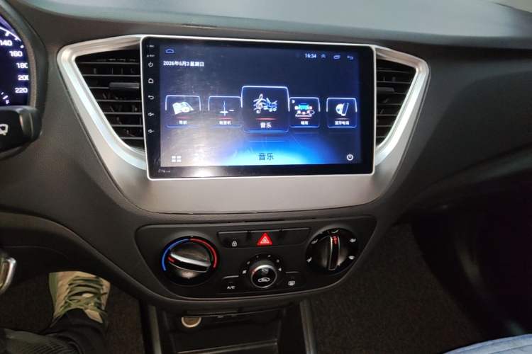 Used Hyundai Verna (new generation) 2016 1.4L Manual Cool Edition GLS Audio And AC Panel