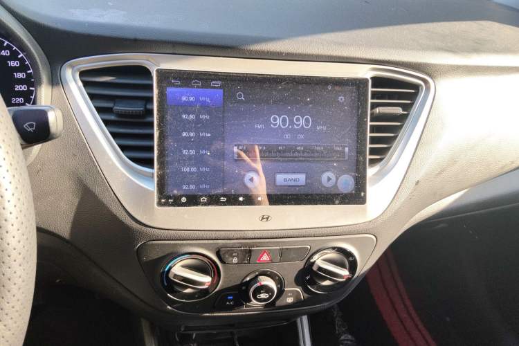 Used Hyundai Verna (new generation) 2016 1.4L Automatic Cool Edition GLS Audio And AC Panel