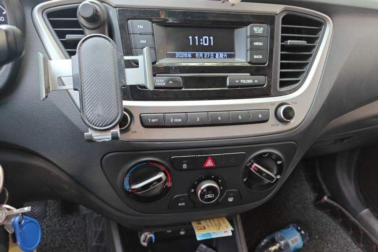 Used Hyundai Verna (new generation) 2016 1.4L Manual Cool Edition GLS Audio And AC Panel
