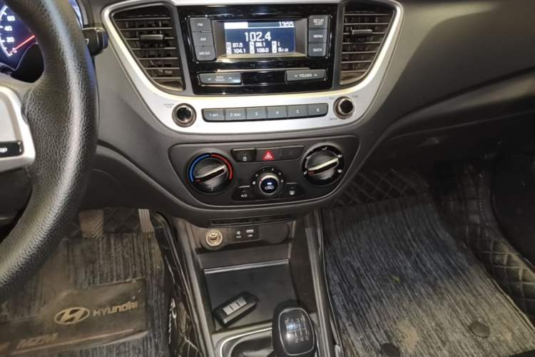 Used Hyundai Verna (new generation) 2016 1.4L Manual Cool Edition GLS Audio And AC Panel