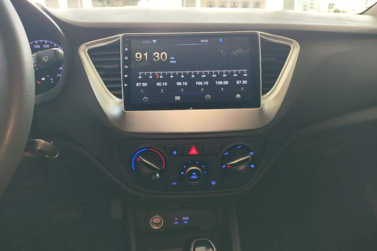 Used Hyundai Verna (new generation) 2016 1.4L Automatic Cool Edition GLS Audio And AC Panel