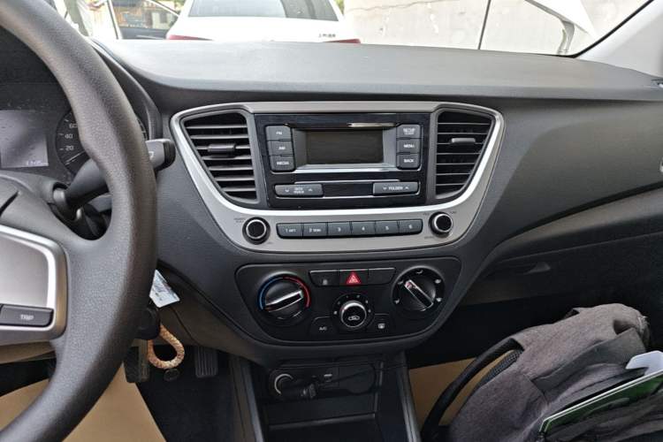 Used Hyundai Verna (new generation) 2016 1.4L Manual Cool Edition GLS Audio And AC Panel