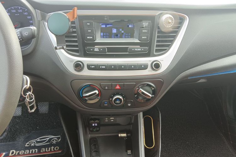 Used Hyundai Verna (new generation) 2016 1.4L Manual Cool Edition GLS Audio And AC Panel