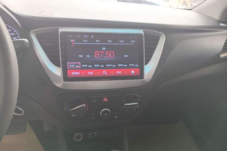 Used Hyundai Verna (new generation) 2016 1.4L Automatic Cool Edition GLS Audio And AC Panel