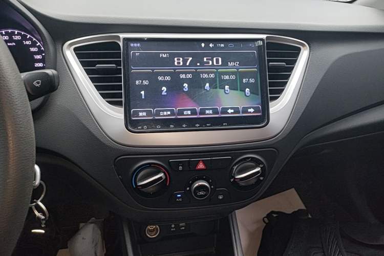 Used Hyundai Verna (new generation) 2016 1.4L Manual Cool Edition GLS Audio And AC Panel