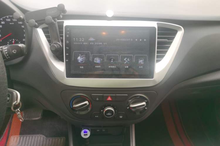 Used Hyundai Verna (new generation) 2016 1.4L Automatic Cool Edition GLS Audio And AC Panel