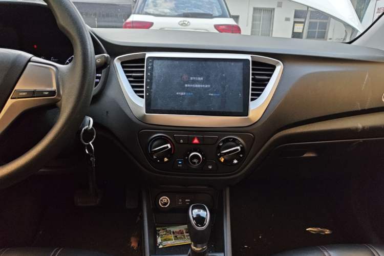 Used Hyundai Verna (new generation) 2016 1.4L Automatic Cool Edition GLS Audio And AC Panel