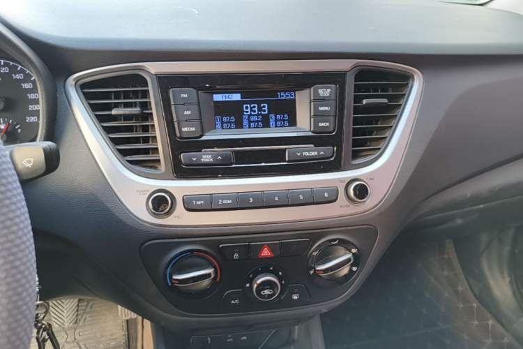 Used Hyundai Verna (new generation) 2016 1.4L Manual Cool Edition GLS Audio And AC Panel