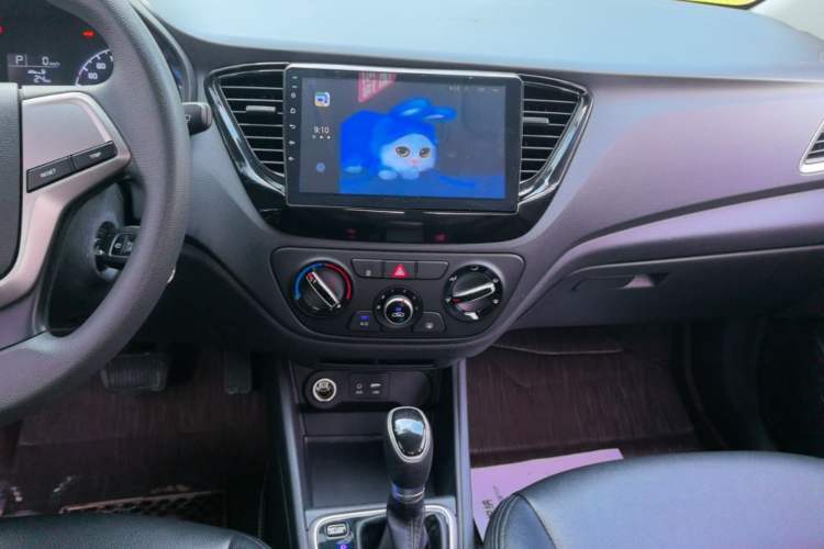 Used Hyundai Verna (new generation) 2016 1.4L Automatic Cool Edition GLS Audio And AC Panel