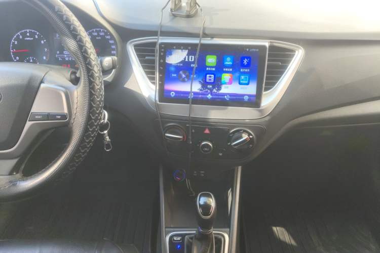 Used Hyundai Verna (new generation) 2016 1.4L Automatic Cool Edition GLS Audio And AC Panel