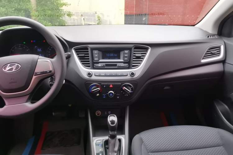 Used Hyundai Verna (new generation) 2016 1.4L Automatic Cool Edition GLS Audio And AC Panel