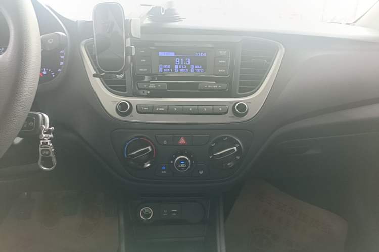 Used Hyundai Verna (new generation) 2016 1.4L Manual Cool Edition GLS Audio And AC Panel