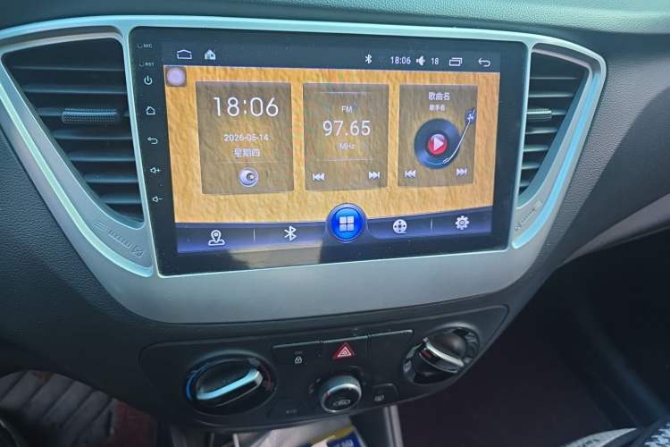 Used Hyundai Verna (new generation) 2016 1.4L Automatic Cool Edition GLS Audio And AC Panel