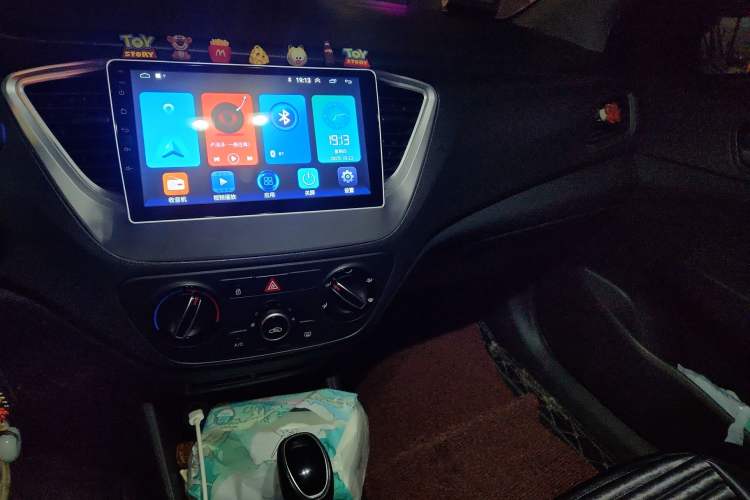 Used Hyundai Verna (new generation) 2016 1.4L Automatic Cool Edition GLS Audio And AC Panel