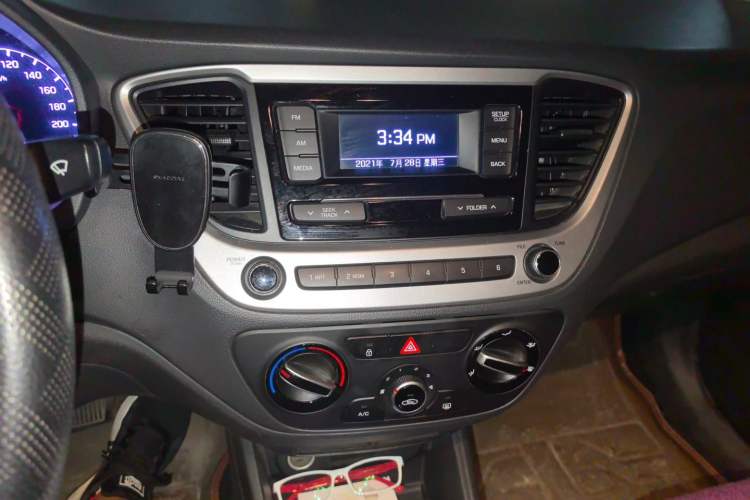 Used Hyundai Verna (new generation) 2016 1.4L Automatic Cool Edition GLS Audio And AC Panel