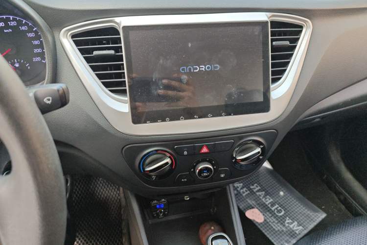 Used Hyundai Verna (new generation) 2016 1.4L Automatic Cool Edition GLS Audio And AC Panel