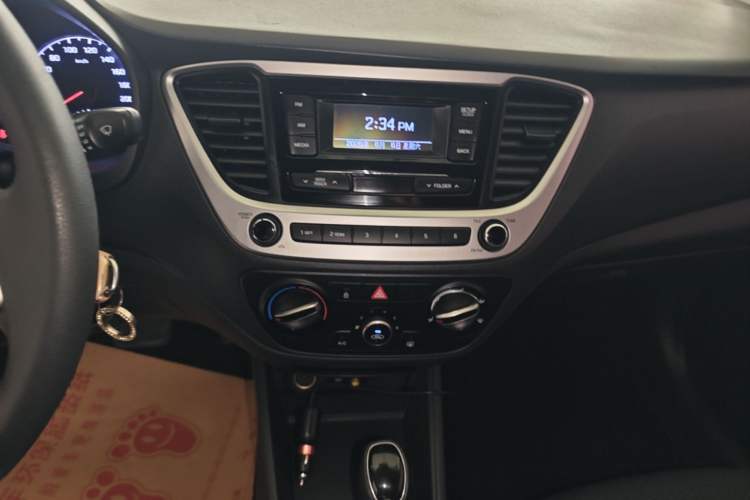 Used Hyundai Verna (new generation) 2016 1.4L Automatic Cool Edition GLS Audio And AC Panel