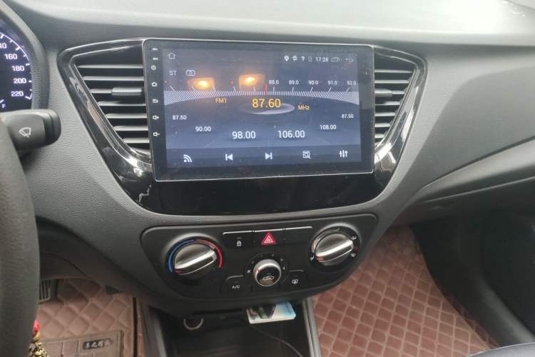 Used Hyundai Verna (new generation) 2016 1.4L Automatic Cool Edition GLS Audio And AC Panel
