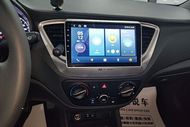 Used Hyundai Verna (new generation) 2016 1.4L Automatic Cool Edition GLS Audio And AC Panel