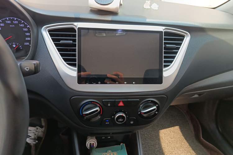 Used Hyundai Verna (new generation) 2016 1.4L Automatic Cool Edition GLS Audio And AC Panel