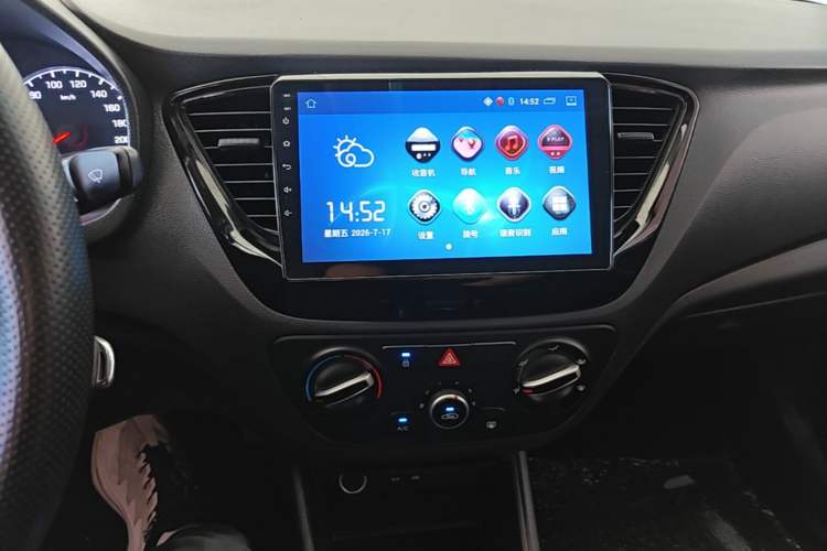 Used Hyundai Verna (new generation) 2016 1.4L Automatic Cool Edition GLS Audio And AC Panel