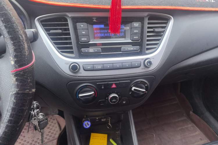 Used Hyundai Verna (new generation) 2016 1.4L Manual Cool Edition GLS Audio And AC Panel