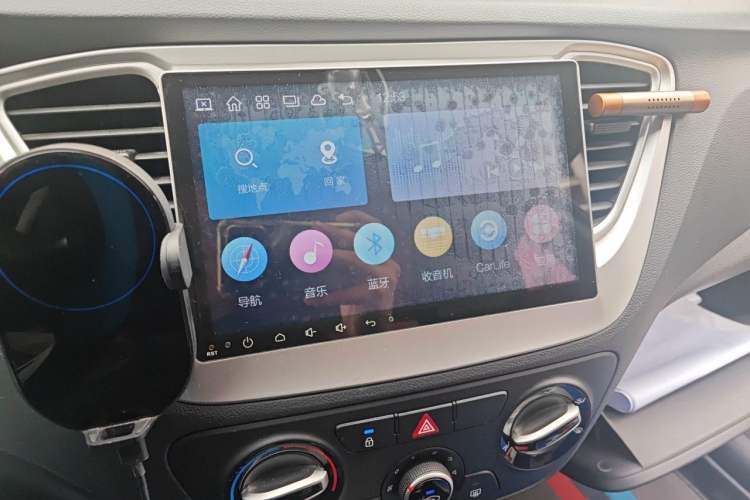 Used Hyundai Verna (new generation) 2016 1.4L Automatic Cool Edition GLS Audio And AC Panel