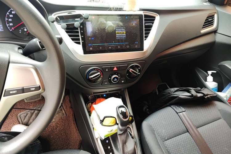 Used Hyundai Verna (new generation) 2016 1.4L Automatic Cool Edition GLS Audio And AC Panel
