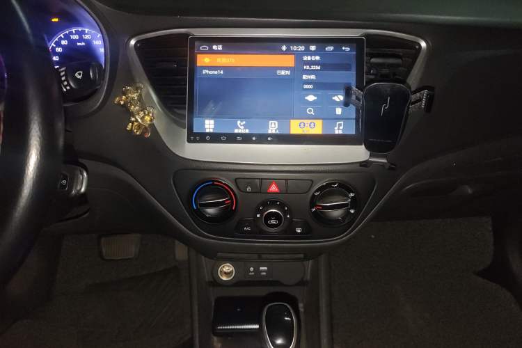 Used Hyundai Verna (new generation) 2016 1.4L Automatic Cool Edition GLS Audio And AC Panel