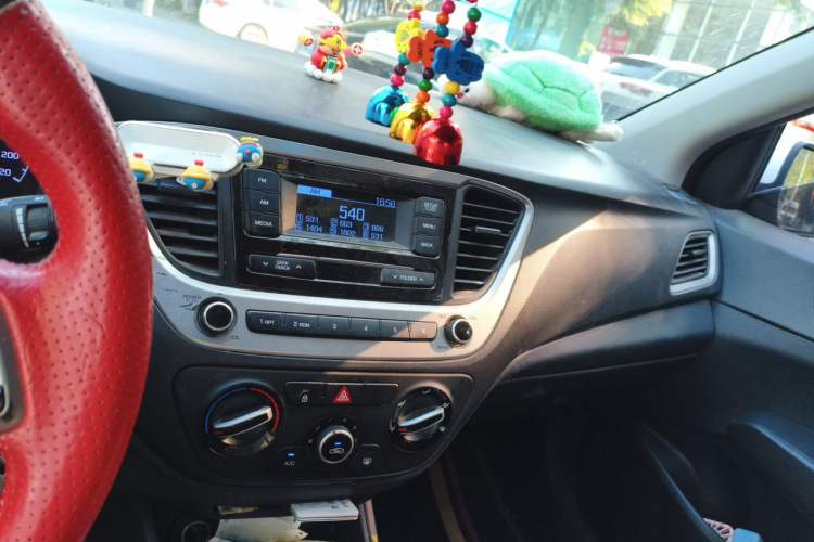 Used Hyundai Verna (new generation) 2016 1.4L Automatic Cool Edition GLS Audio And AC Panel