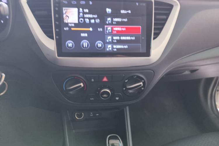 Used Hyundai Verna (new generation) 2016 1.4L Automatic Cool Edition GLS Audio And AC Panel