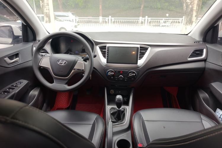 Used Hyundai Verna (new generation) 2016 1.4L Manual Cool Edition GLS Center Console